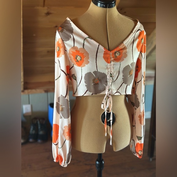 Cider crop top. Size medium. Long sleeve. Drawstring adjustable front. Boho - Picture 5 of 9
